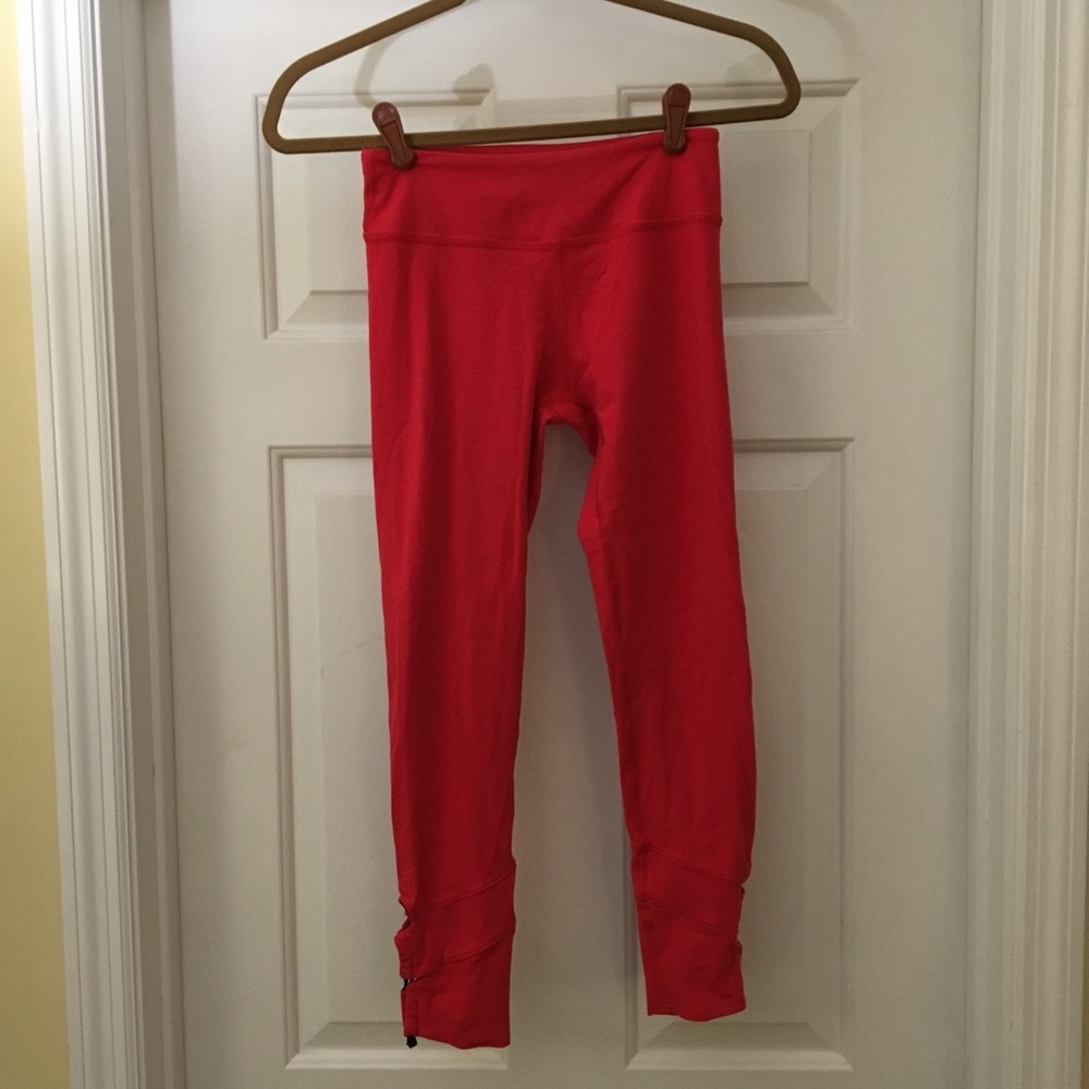 Red size medium Beyond Yoga 7/8 leggings